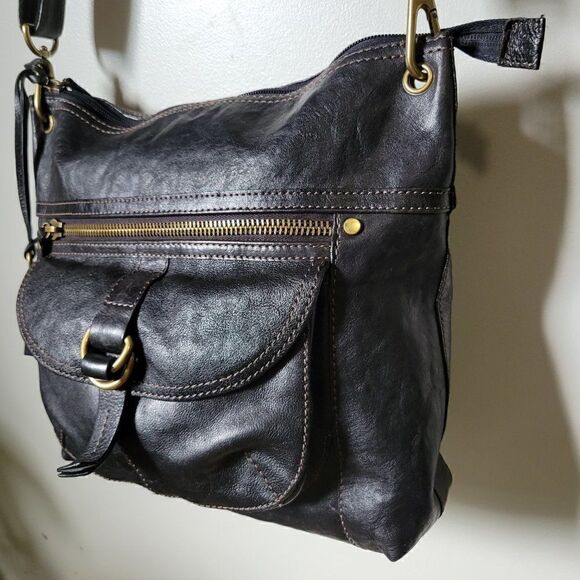 EUC FOSSIL BLACK GENUINE LEATHER SLING BAG MEDIUM - Picture 11 of 16